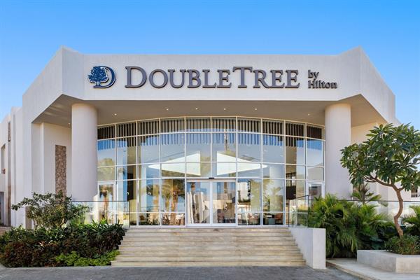 Double Tree By Hilton Sharks Bay Beach Side 4*