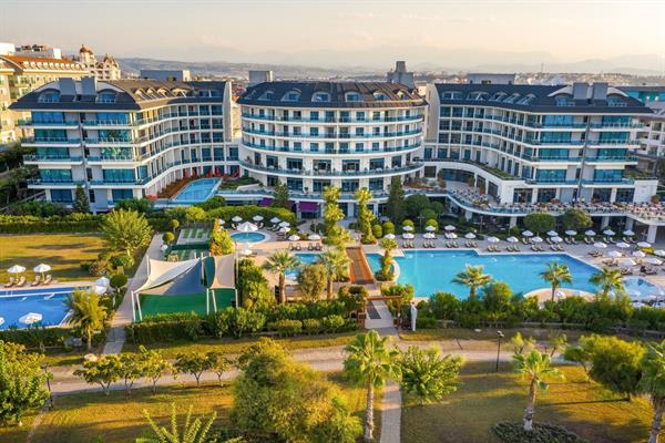 COMMODORE ELITE SUITES&SPA 5*