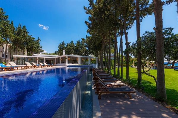 Liv Hotel By Bellazure, фото 2