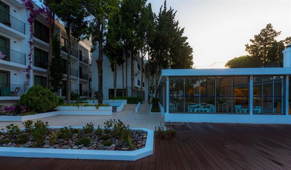 Liv Hotel By Bellazure, фото 7