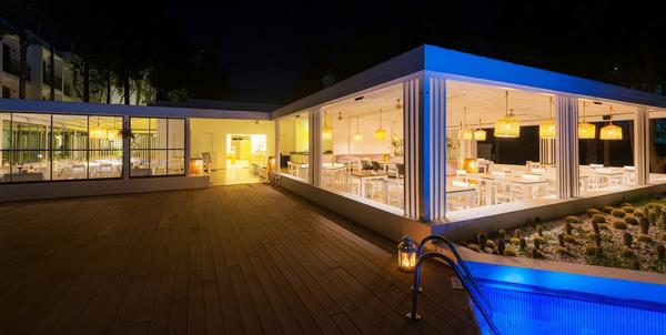 Liv Hotel By Bellazure, фото 8